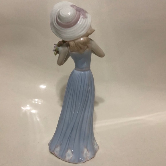 Gifts by house of Lloyd “gathering flowers” 1998 - Picture 5 of 8